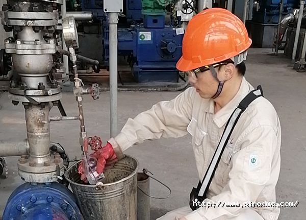 濟寧新素材公司員工置換取采中控樣品